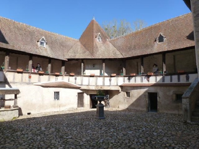 chateaux a vendre dans l'allier