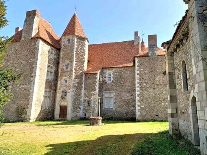 achat vente Château Médiéval et Renaissance a vendre Monument Historique , dépendances, chapelle MH Nord Puy de Dôme PUY DE DOME AUVERGNE
