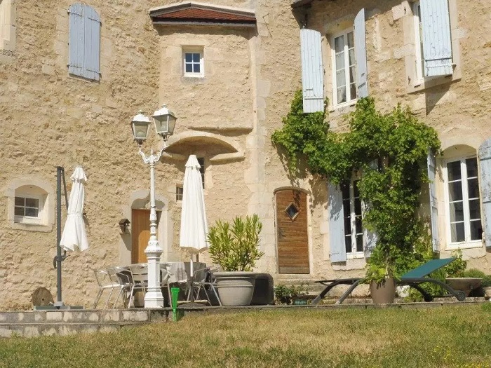 achat vente Château Médiéval a vendre  , dépendances Pont d'Ain , à 1h15 de Genève et 50 mn de Lyon AIN RHONE ALPES