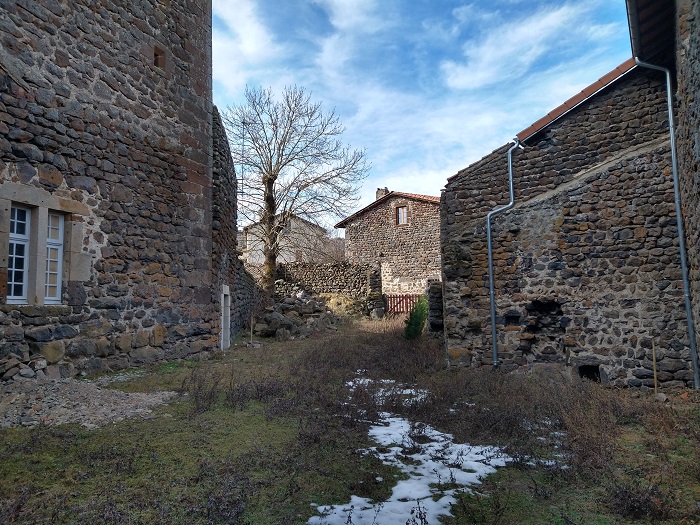 achat vente Donjon Médiéval a vendre  ISMH en totalité à restaurer , bûcher, puits Le Puy-en-Velay  et aérodrome à 15 mn (Paris 1h10) HAUTE LOIRE AUVERGNE