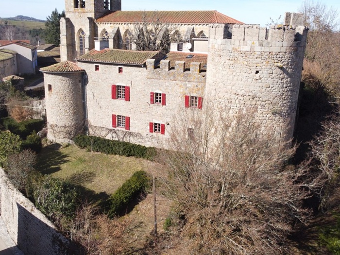 achat vente Château Médiéval a vendre  ISMH , Tour, vestiges de douves Thiers , à 20 km, dominant les gorges profondes de la Dore PUY DE DOME AUVERGNE