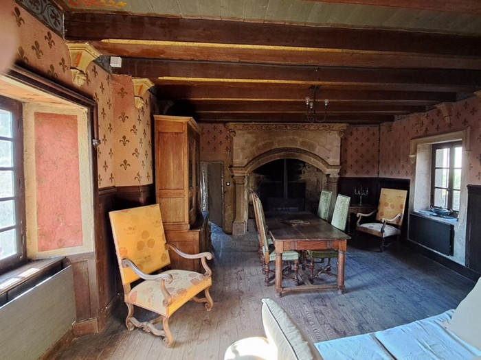 achat vente Château Médiéval a vendre  ISMH , Tour, vestiges de douves Thiers , à 20 km, dominant les gorges profondes de la Dore PUY DE DOME AUVERGNE