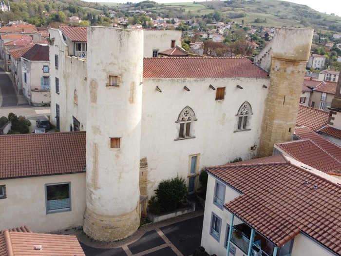 achat vente Château Médiéval a vendre  ISMH  Clermont-Ferrand , à 17 km PUY DE DOME AUVERGNE