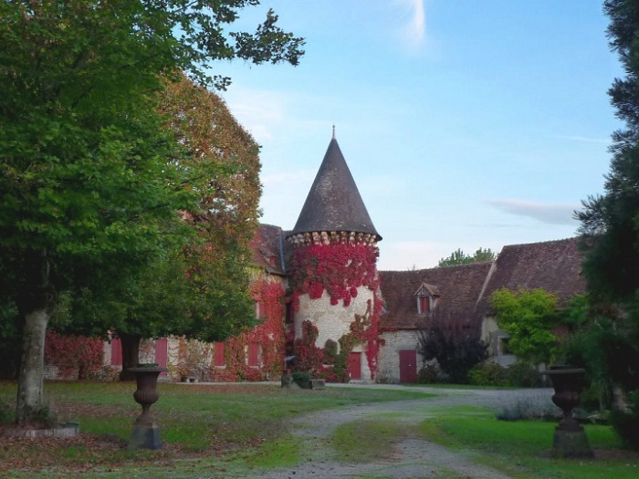 achat vente Manoir Médiéval a vendre  , dépendances Indre  INDRE CENTRE