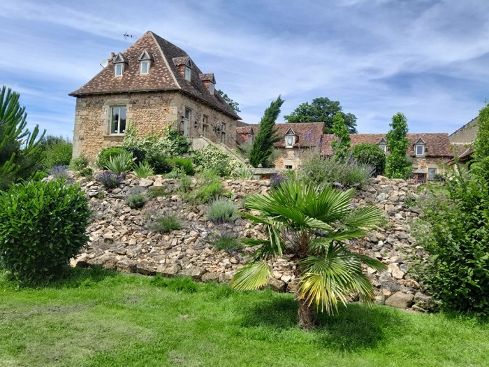 achat vente Maison forte Médiévale a vendre  , dépendances, piscine Proche La Châtre  INDRE CENTRE