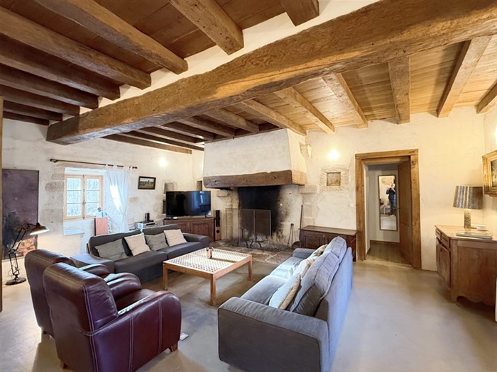 achat vente Demeure Médiévale a vendre  restaurée , dépendances, puits La Châtre , à proximité immédiate, 30 mn de Châteauroux INDRE CENTRE