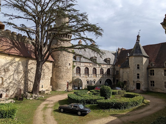 achat vente Légendaire Forteresse Médiévale a vendre   Classée et Inscrite Monument Historique , dépendances Veauce , sur son éperon rocheux ALLIER AUVERGNE