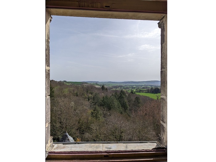 achat vente Légendaire Forteresse Médiévale a vendre   Classée et Inscrite Monument Historique , dépendances Veauce , sur son éperon rocheux ALLIER AUVERGNE