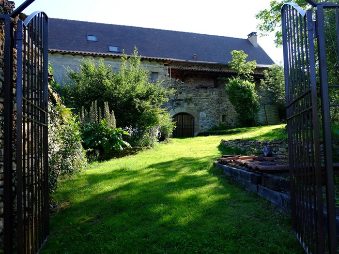 achat vente Ancien Manoir viticole Médiéval a vendre , dépendances, gîtes, piscine Lunan , dans un écrin idyllique alliant patrimoine et élégance LOT MIDI PYRENEES