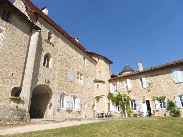 achat vente Château Médiéval a vendre  , dépendances Pont d'Ain , à 1h15 de Genève et 50 mn de Lyon AIN RHONE ALPES
