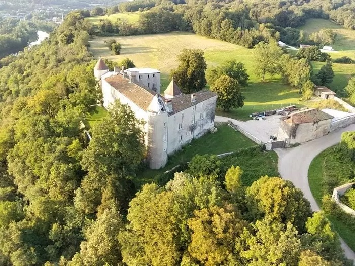 achat vente Château Médiéval a vendre  , dépendances Pont d'Ain , à 1h15 de Genève et 50 mn de Lyon AIN RHONE ALPES
