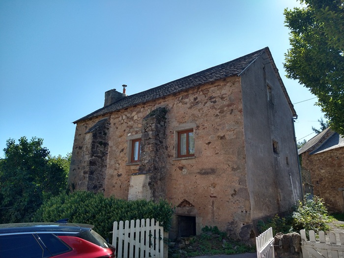 achat vente Ancienne Maison-Forte a vendre Rodez à 10 mn, dans un hameau au calme AVEYRON MIDI PYRENEES
