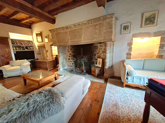 achat vente Demeure Médiévale a vendre  en parfait état  Beaulieu-sur-Dordogne , quartier historique CORREZE LIMOUSIN