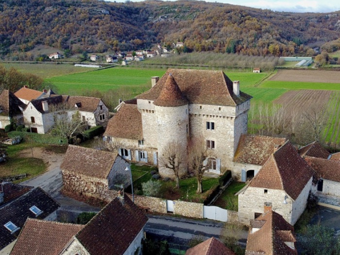 achat vente Château Médiéval a vendre  classé MH , piscine Ambeyrac , surplombant la vallée du Lot AVEYRON MIDI PYRENEES
