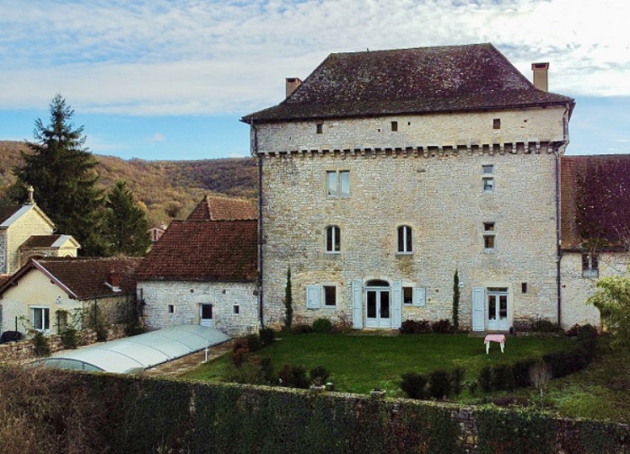 achat vente Château Médiéval a vendre  classé MH , piscine Ambeyrac , surplombant la vallée du Lot AVEYRON MIDI PYRENEES