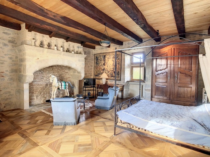 achat vente Château Médiéval a vendre  classé MH , piscine Ambeyrac , surplombant la vallée du Lot AVEYRON MIDI PYRENEES
