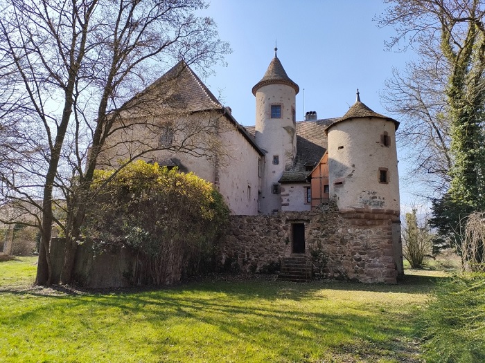achat vente Château Médiéval a vendre  , dépendances, maison (140 m2) Colmar , à 30 km au sud, en bordure d'un village calme HAUT-RHIN ALSACE