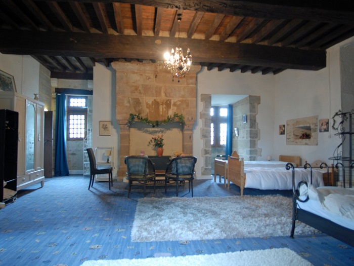 achat vente Château avec Donjon Médiéval et Logis a vendre  entièrement restauré , dépendance, piscine Saint Jory de Chalais , cadre très tranquille et privé DORDOGNE AQUITAINE